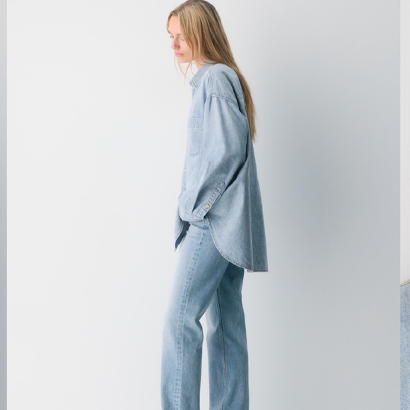 Aritzia Denim Forum The 80s Comfy Denim Shirt Blue Button Down Shirt Sz Medium - Picture 2 of 9
